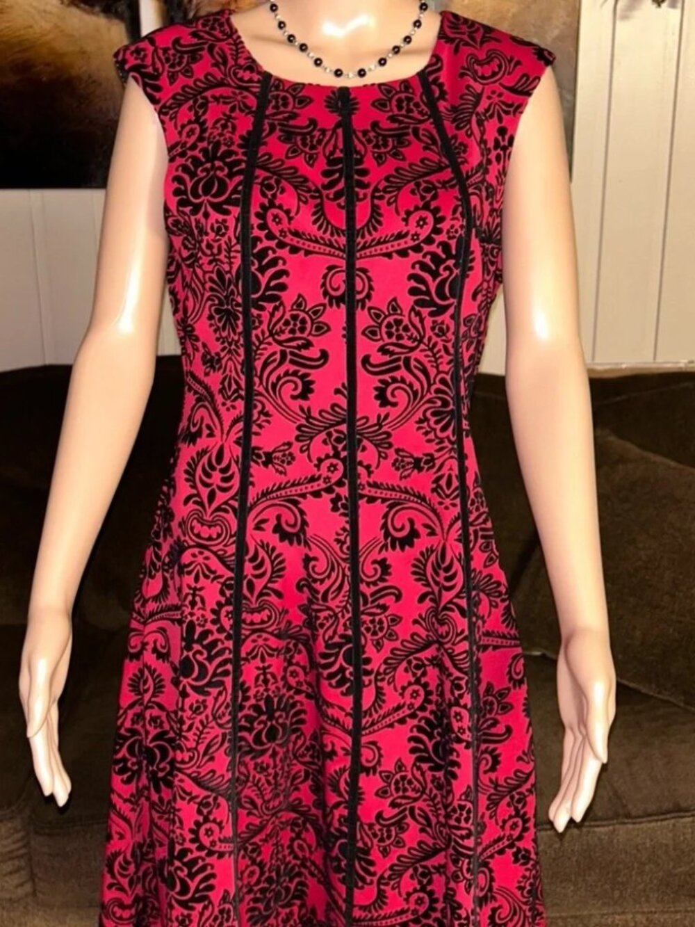 Roz & Ali Red Midi Dress w/Black Velvet Damask Flocking (Size 24) - Picture 2 of 8